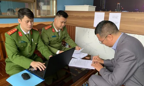 Công an tỉnh Bắc Kạn đẩy mạnh vận động thu hồi vũ khí, vật liệu nổ