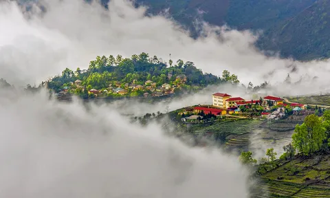 Y Tý- từ thiên đường mây đến khu đô thị du lịch và tiềm năng du lịch biên giới của Lào Cai