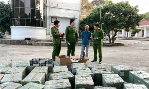 Sơn La: Bắt giữ đối tượng vận chuyển thuê 19.200 sản phẩm thuốc lá điện tử