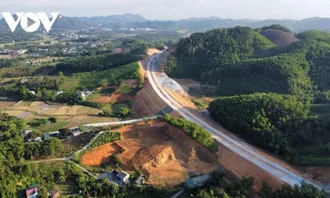 Giao tỉnh Sơn La là đơn vị chủ quản tuyến cao tốc Mộc Châu - Hòa Bình