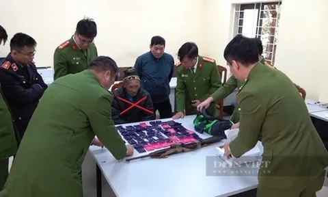 Bắt đối tượng mang súng vận chuyển ma túy, 1 viên đạn đã lên nòng