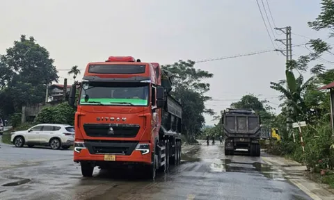 Người dân Yên Bái bất an vì xe chở cát chạy ngày lẫn đêm