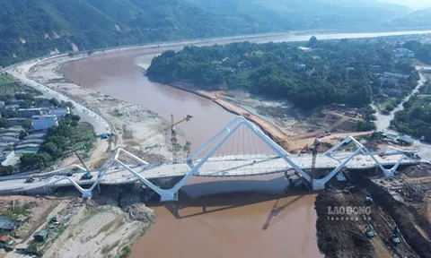 Hình hài cầu 450 tỉ đồng nối 2 bờ sông Hồng ở Lào Cai