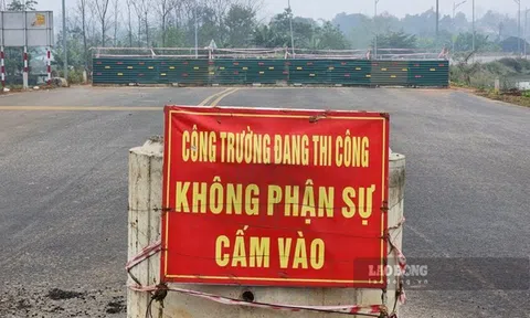 Lý do đoạn đường dự án 300 tỉ đồng ở Phú Thọ "rào thêm rào"