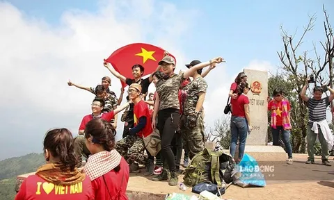 Tạm dừng tham quan cột mốc số 0 ở cực Tây Tổ quốc