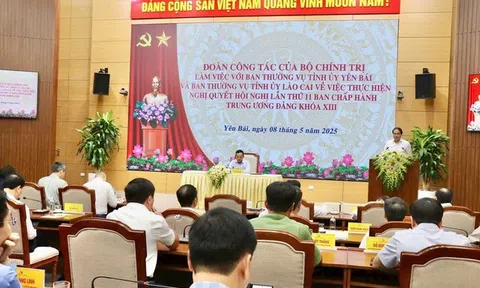 Đoàn công tác của Bộ Chính trị làm việc với Yên Bái và Lào Cai về việc hợp nhất