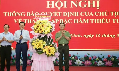 Thăng hàm Thiếu tướng với Giám đốc, 1 Bí thư huyện làm Phó Giám đốc Công an tỉnh