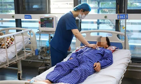 Sau bữa cơm tối, 4 người trong một gia đình ở Lạng Sơn nhập viện cấp cứu