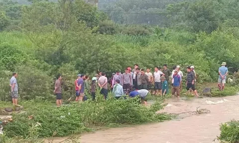 Cô gái 16 tuổi bị lũ cuốn trôi ở Hoà Bình