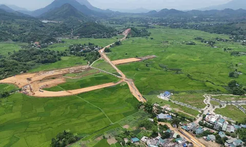 Đất nền ven cao tốc Hòa Bình - Mộc Châu tăng nhiệt