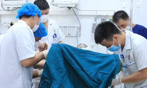 Ba nạn nhân sập cầu treo ở Điện Biên bị chấn động não, dập phổi