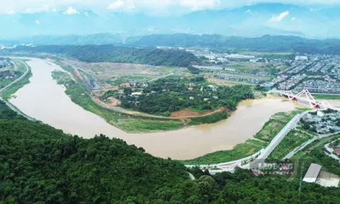 Mực nước sông Hồng qua Lào Cai ra sao sau cơn bão đầu mùa