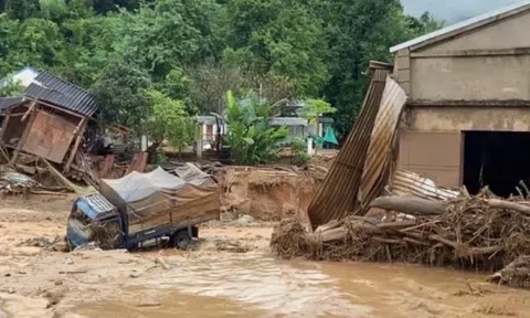 Khẩn trương cứu nạn vụ lũ quét, sạt lở đất ở Sơn La khiến ít nhất 2 người chết, 4 mất tích