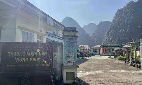 Đá lở lăn vào trường mầm non ở Cao Bằng
