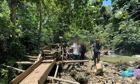 9 đối tượng hút cát từ lòng suối để tuyển vàng trái phép ở Tuyên Quang