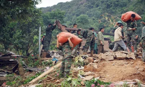 Xây bản mới cho dân vùng lũ Điện Biên