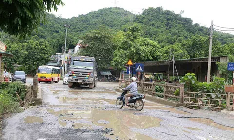 Đường ở Phú Thọ bị cày nát, người dân khốn khổ vì bụi bẩn và tai nạn rình rập
